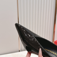 Ferragamo 菲拉格慕 26 S金属高跟凉拖鞋系列尖头高跟半拖尖头后空新任设计师的灵感之作 流线型 Ferragamo 菲拉格慕 26 S金属高跟凉拖鞋系列尖头高跟半拖尖头后空新任设计师的灵感之作 流线型