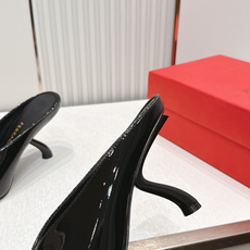 Ferragamo 菲拉格慕 26 S金属高跟凉拖鞋系列尖头高跟半拖尖头后空新任设计师的灵感之作 流线型 Ferragamo 菲拉格慕 26 S金属高跟凉拖鞋系列尖头高跟半拖尖头后空新任设计师的灵感之作 流线型