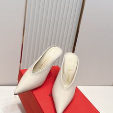 Ferragamo 菲拉格慕 26 S金属高跟凉拖鞋系列尖头高跟半拖尖头后空新任设计师的灵感之作 流线型 Ferragamo 菲拉格慕 26 S金属高跟凉拖鞋系列尖头高跟半拖尖头后空新任设计师的灵感之作 流线型