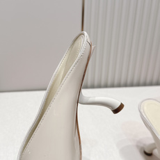 Ferragamo 菲拉格慕 26 S金属高跟凉拖鞋系列尖头高跟半拖尖头后空新任设计师的灵感之作 流线型 Ferragamo 菲拉格慕 26 S金属高跟凉拖鞋系列尖头高跟半拖尖头后空新任设计师的灵感之作 流线型