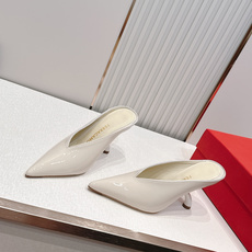 Ferragamo 菲拉格慕 26 S金属高跟凉拖鞋系列尖头高跟半拖尖头后空新任设计师的灵感之作 流线型 Ferragamo 菲拉格慕 26 S金属高跟凉拖鞋系列尖头高跟半拖尖头后空新任设计师的灵感之作 流线型