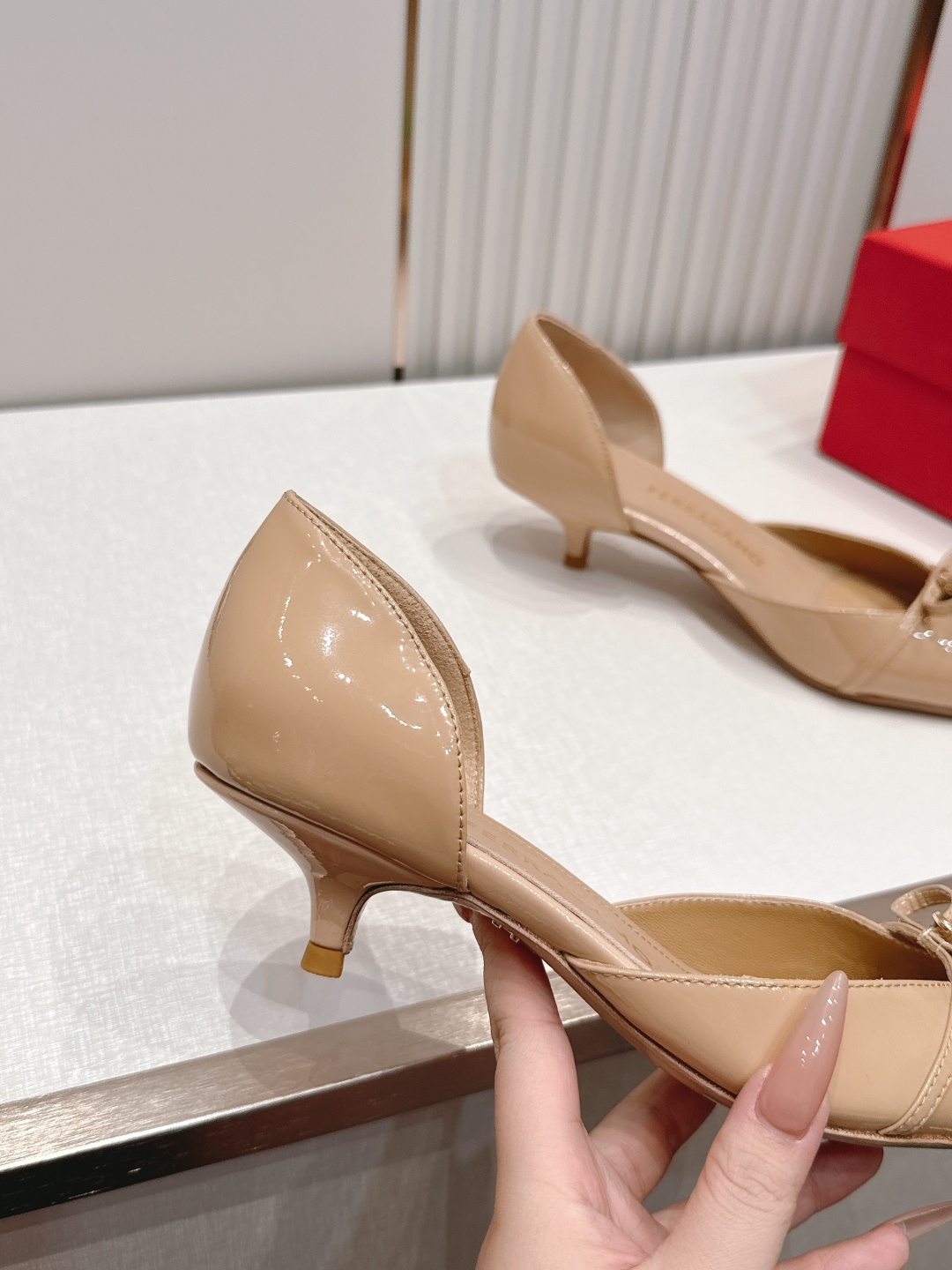FERRAGAMO菲拉格慕🔳𝟐𝟔𝐀𝐖春夏新品蝴蝶结猫跟中空单鞋凉鞋|优雅通勤诗篇!利落尖头勾勒精致柔雅线 FERRAGAMO菲拉格慕🔳𝟐𝟔𝐀𝐖春夏新品蝴蝶结猫跟中空单鞋凉鞋|优雅通勤诗篇!利落尖头勾勒精致柔雅线