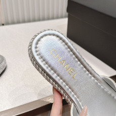 CHANEL香奈儿26s新款编织麻绳底凉拖鞋简约又难以抗拒系 搭配展现与众不同的穿搭风格、自由混搭闪耀到 CHANEL香奈儿26s新款编织麻绳底凉拖鞋简约又难以抗拒系 搭配展现与众不同的穿搭风格、自由混搭闪耀到