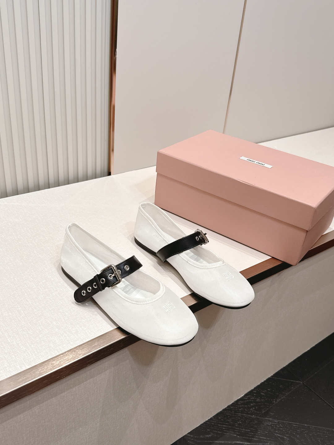 MiuMiu 缪缪F法式仙女风玛丽珍平底鞋单鞋网纱芭蕾舞鞋芭蕾平底鞋亮相2026春夏时装秀，焕新演绎Mi
