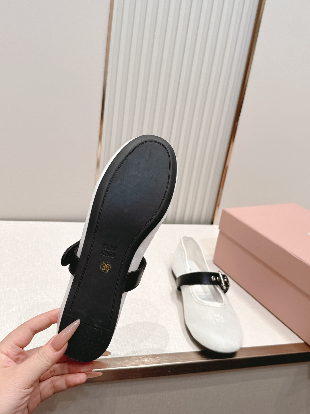 MiuMiu 缪缪F法式仙女风玛丽珍平底鞋单鞋网纱芭蕾舞鞋芭蕾平底鞋亮相2026春夏时装秀,焕新演绎Mi MiuMiu 缪缪F法式仙女风玛丽珍平底鞋单鞋网纱芭蕾舞鞋芭蕾平底鞋亮相2026春夏时装秀,焕新演绎Mi