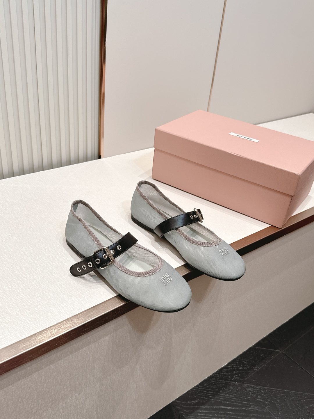 MiuMiu 缪缪F法式仙女风玛丽珍平底鞋单鞋网纱芭蕾舞鞋芭蕾平底鞋亮相2026春夏时装秀，焕新演绎Mi