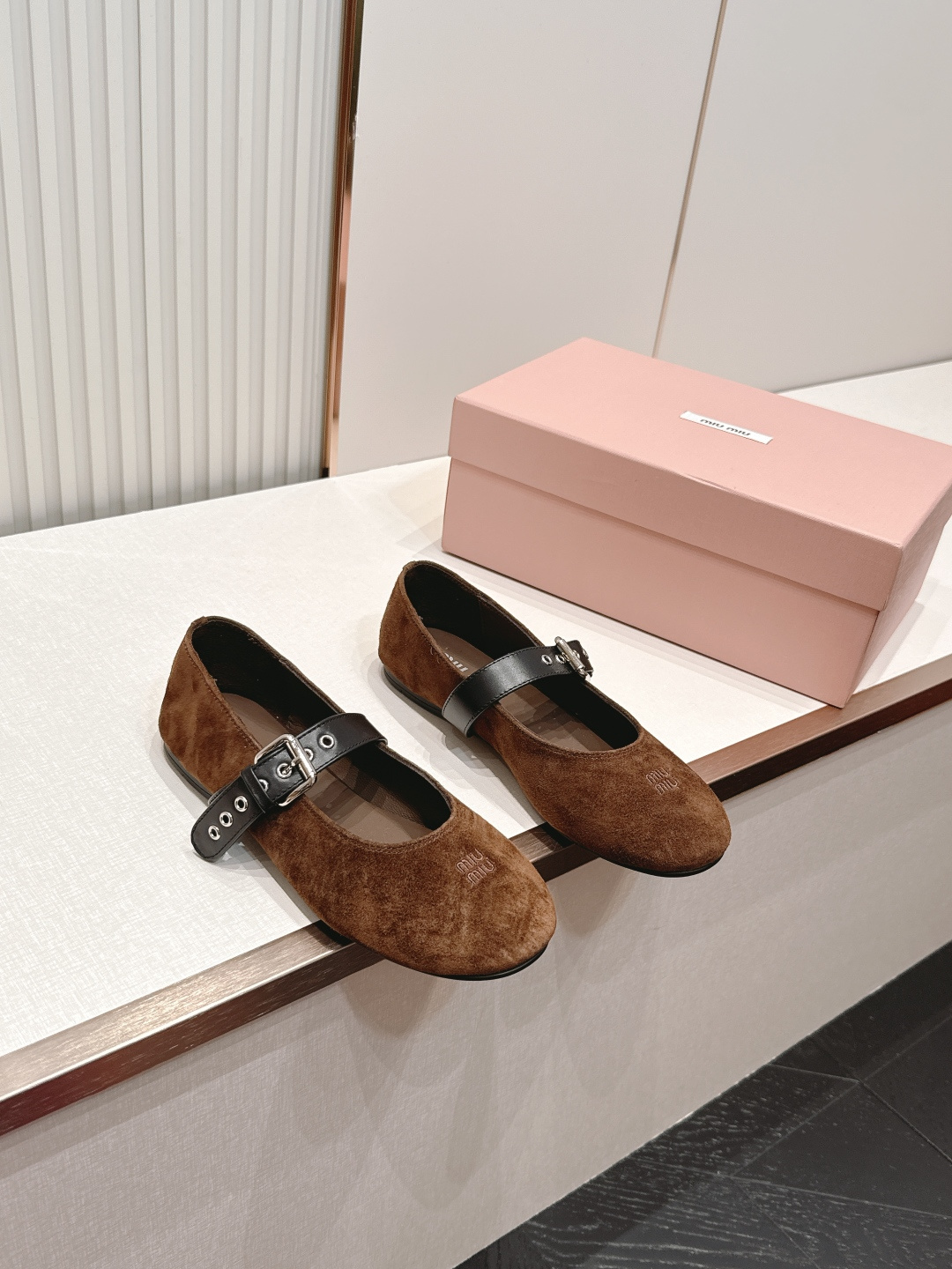 MiuMiu 缪缪F法式仙女风玛丽珍平底鞋单鞋芭蕾舞鞋芭蕾平底鞋亮相2026春夏时装秀，焕新演绎MiuM