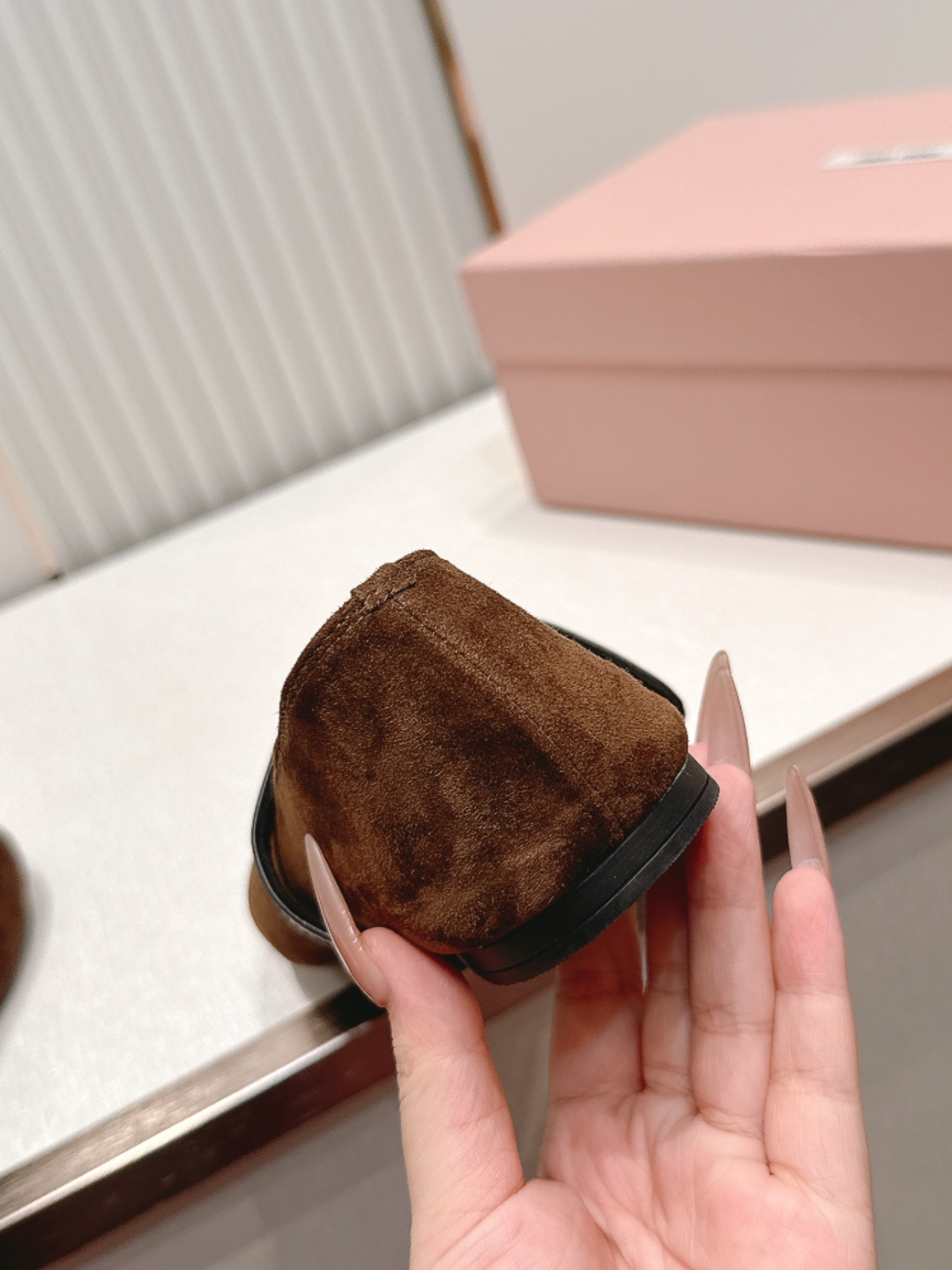 MiuMiu 缪缪F法式仙女风玛丽珍平底鞋单鞋芭蕾舞鞋芭蕾平底鞋亮相2026春夏时装秀,焕新演绎MiuM MiuMiu 缪缪F法式仙女风玛丽珍平底鞋单鞋芭蕾舞鞋芭蕾平底鞋亮相2026春夏时装秀,焕新演绎MiuM