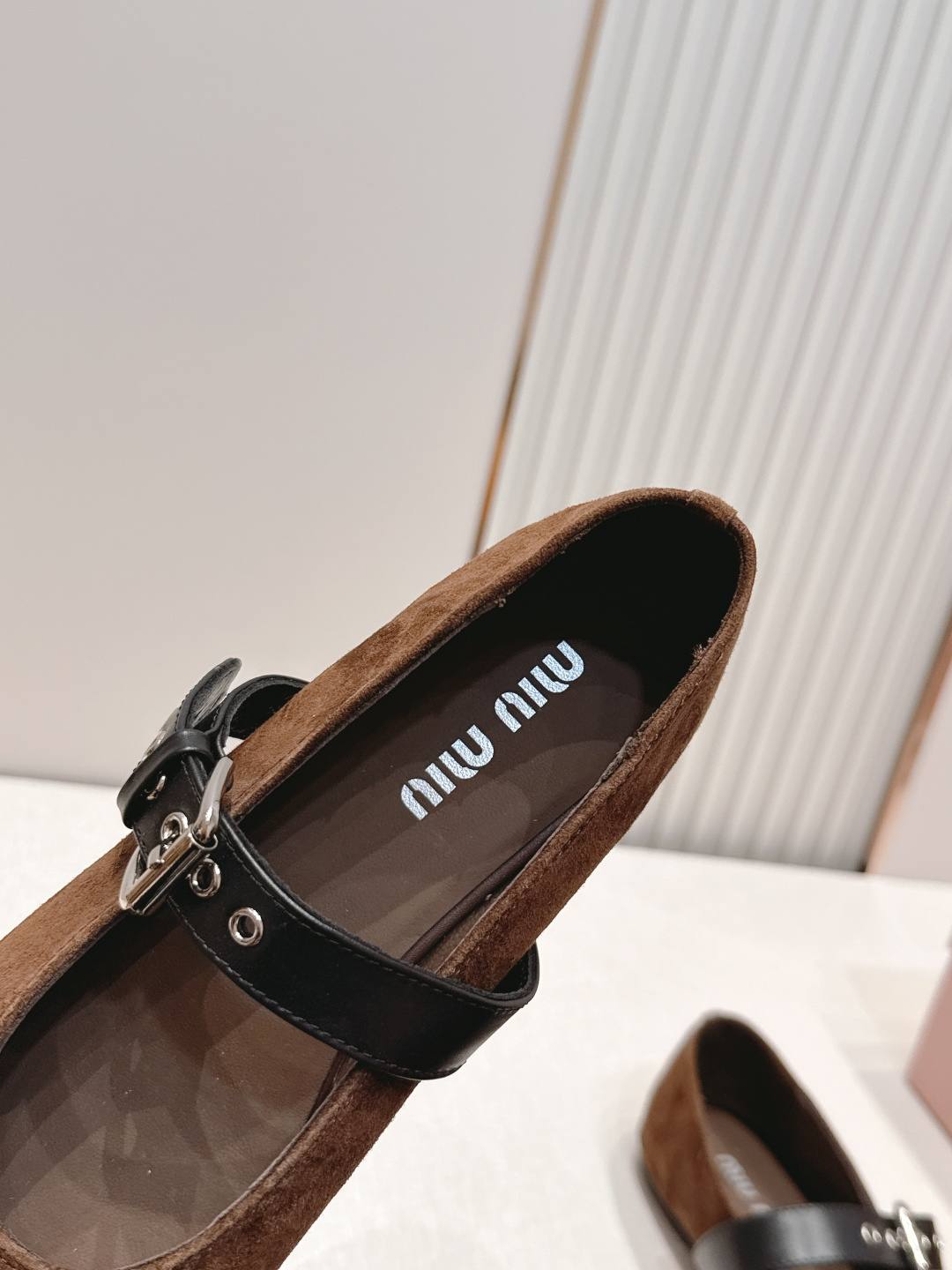MiuMiu 缪缪F法式仙女风玛丽珍平底鞋单鞋芭蕾舞鞋芭蕾平底鞋亮相2026春夏时装秀,焕新演绎MiuM MiuMiu 缪缪F法式仙女风玛丽珍平底鞋单鞋芭蕾舞鞋芭蕾平底鞋亮相2026春夏时装秀,焕新演绎MiuM