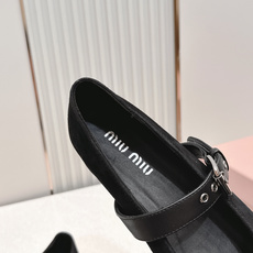 MiuMiu 缪缪F法式仙女风玛丽珍平底鞋单鞋芭蕾舞鞋芭蕾平底鞋亮相2026春夏时装秀,焕新演绎MiuM MiuMiu 缪缪F法式仙女风玛丽珍平底鞋单鞋芭蕾舞鞋芭蕾平底鞋亮相2026春夏时装秀,焕新演绎MiuM