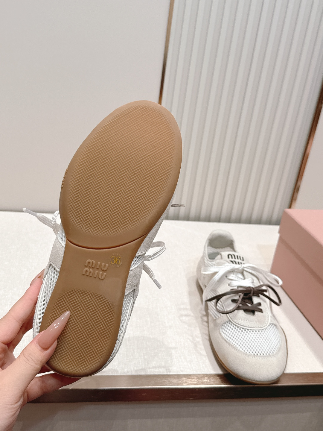 MiuMiu 缪缪 26ss新款系带网面休闲鞋德训鞋经典升级 复古做旧时尚 简约高级 随意搭配 上脚 MiuMiu 缪缪 26ss新款系带网面休闲鞋德训鞋经典升级 复古做旧时尚 简约高级 随意搭配 上脚