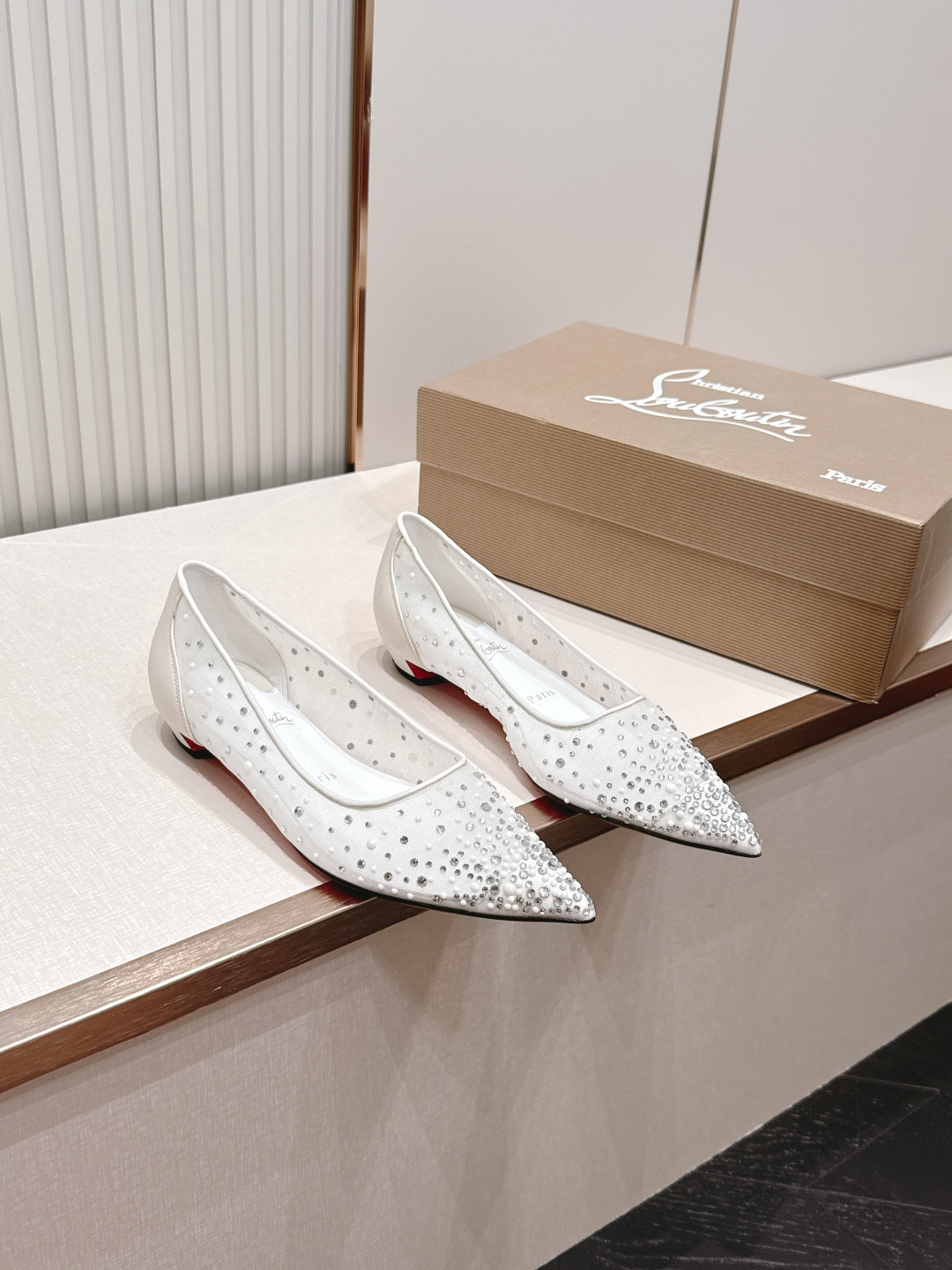 🆑 顶级版平底款 Christian Louboutin | 2026s𝐒网纱水钻尖头红底鞋💎新款网纱烫