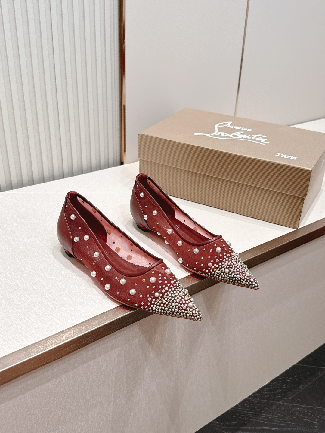 🆑 顶级版平底款 Christian Louboutin | 2026s𝐒网纱水钻尖头红底鞋💎新款网纱烫
