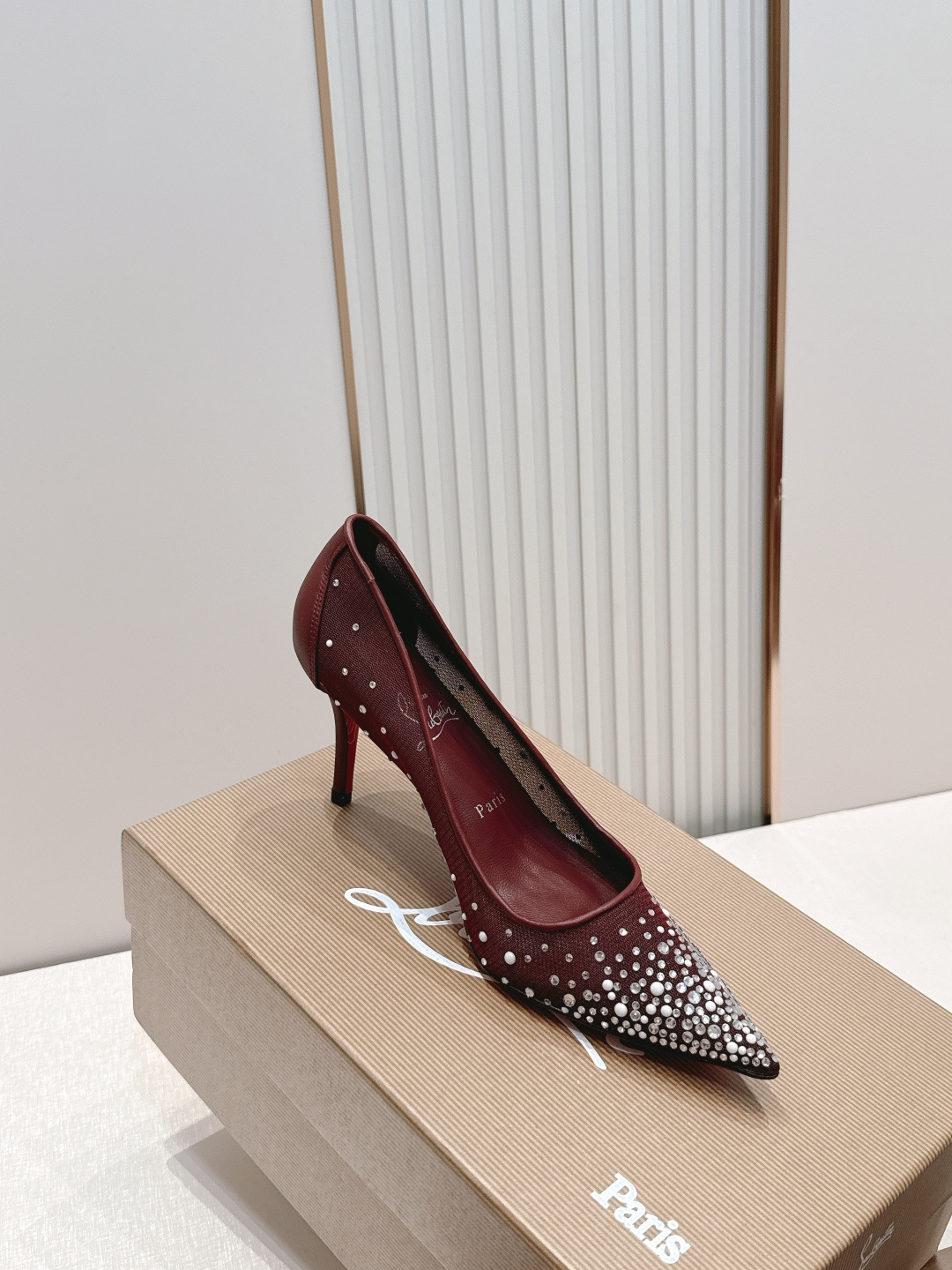 🆑 顶级版 Christian Louboutin | 2026s𝐒网纱水钻尖头红底高跟鞋💎早春新款网纱