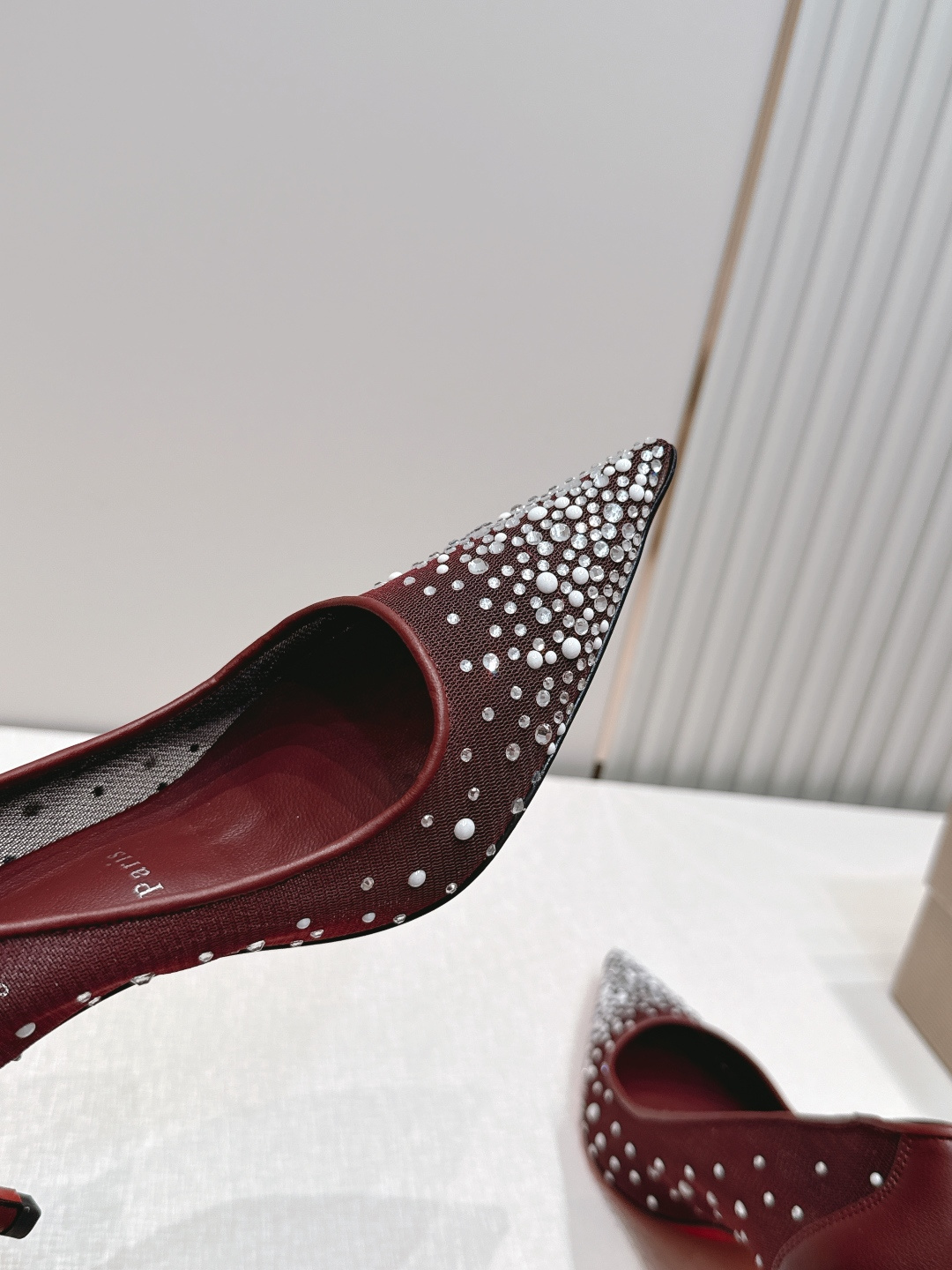 🆑 顶级版 Christian Louboutin | 2026s𝐒网纱水钻尖头红底高跟鞋💎早春新款网纱