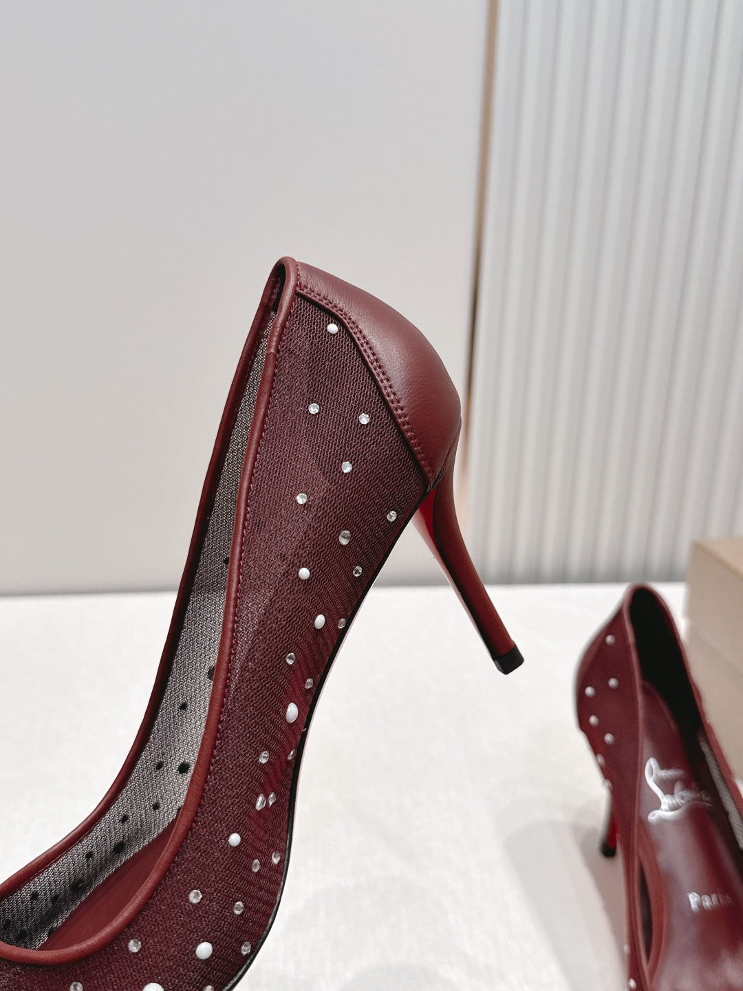 🆑 顶级版 Christian Louboutin | 2026s𝐒网纱水钻尖头红底高跟鞋💎早春新款网纱