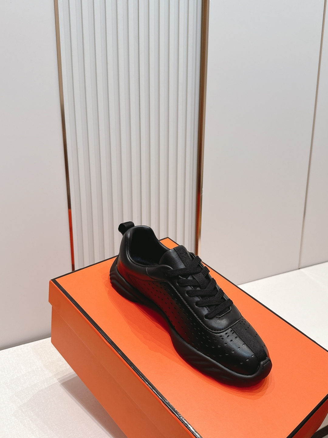 顶级版本Hermes 男士+10爱马仕 2026 新款Jet休闲运动鞋德训鞋 全色系！！！！工艺极致，同