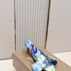 ChristinLouboutin/CL26WF新品彩色真丝蝴蝶结绑带高跟凉鞋 把夏日繁花揉进真丝里 ChristinLouboutin/CL26WF新品彩色真丝蝴蝶结绑带高跟凉鞋 把夏日繁花揉进真丝里