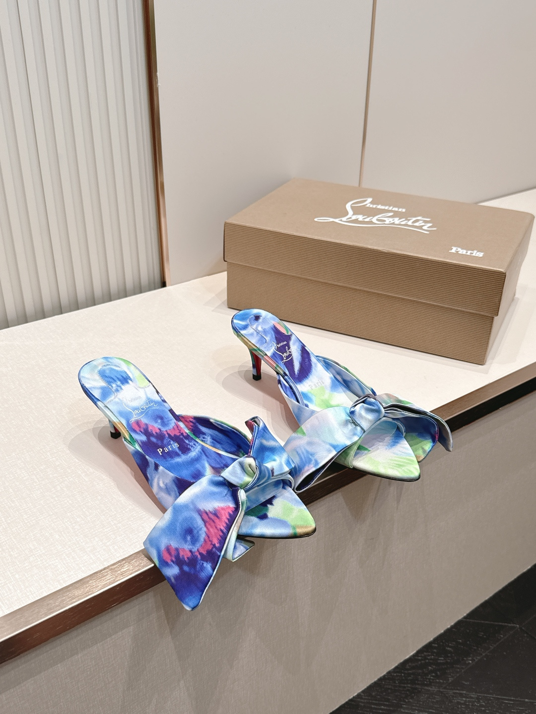 ChristinLouboutin/CL26WF新品彩色真丝蝴蝶结绑带高跟凉鞋 把夏日繁花揉进真丝里  