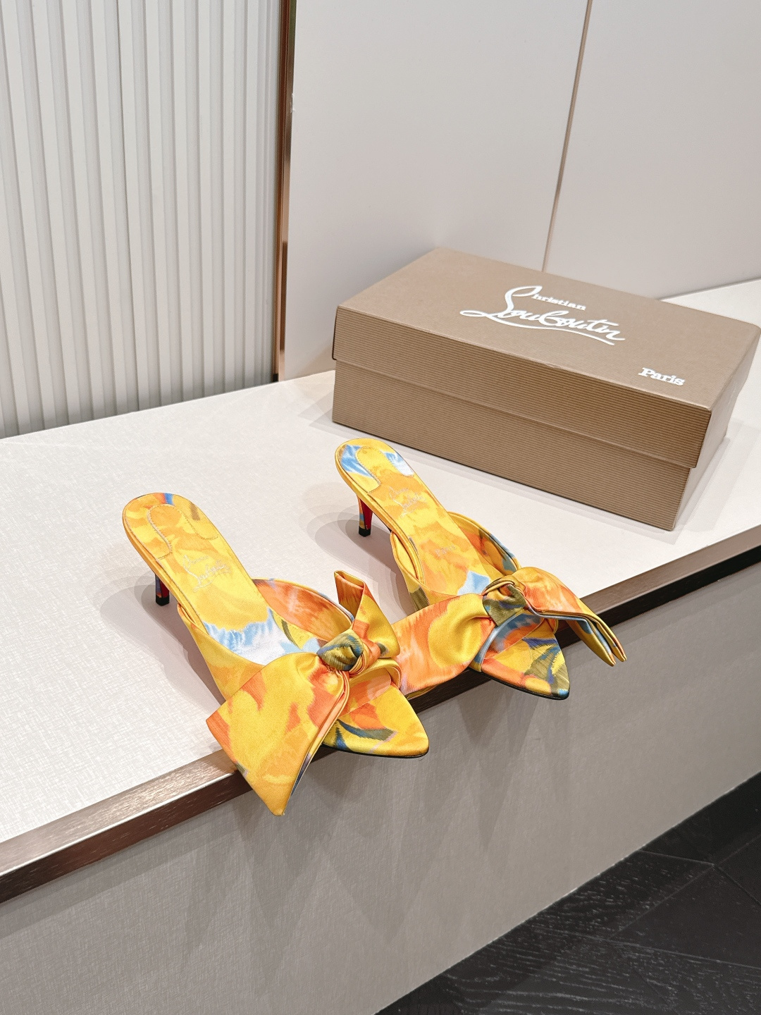 ChristinLouboutin/CL26WF新品彩色真丝蝴蝶结绑带高跟凉鞋 把夏日繁花揉进真丝里  