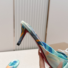 ChristinLouboutin/CL26WF新品彩色真丝蝴蝶结绑带高跟凉鞋 把夏日繁花揉进真丝里 ChristinLouboutin/CL26WF新品彩色真丝蝴蝶结绑带高跟凉鞋 把夏日繁花揉进真丝里