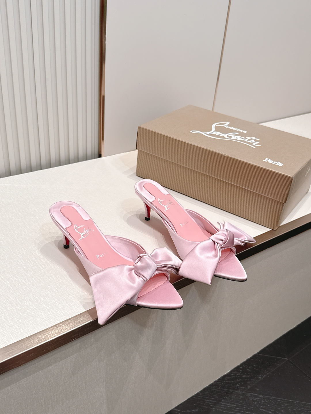 ChristinLouboutin/CL26WF新品彩色真丝蝴蝶结绑带高跟凉鞋 把夏日繁花揉进真丝里  
