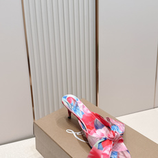 ChristinLouboutin/CL26WF新品彩色真丝蝴蝶结绑带高跟凉鞋 把夏日繁花揉进真丝里 ChristinLouboutin/CL26WF新品彩色真丝蝴蝶结绑带高跟凉鞋 把夏日繁花揉进真丝里