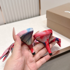 ChristinLouboutin/CL26WF新品彩色真丝蝴蝶结绑带高跟凉鞋 把夏日繁花揉进真丝里 ChristinLouboutin/CL26WF新品彩色真丝蝴蝶结绑带高跟凉鞋 把夏日繁花揉进真丝里