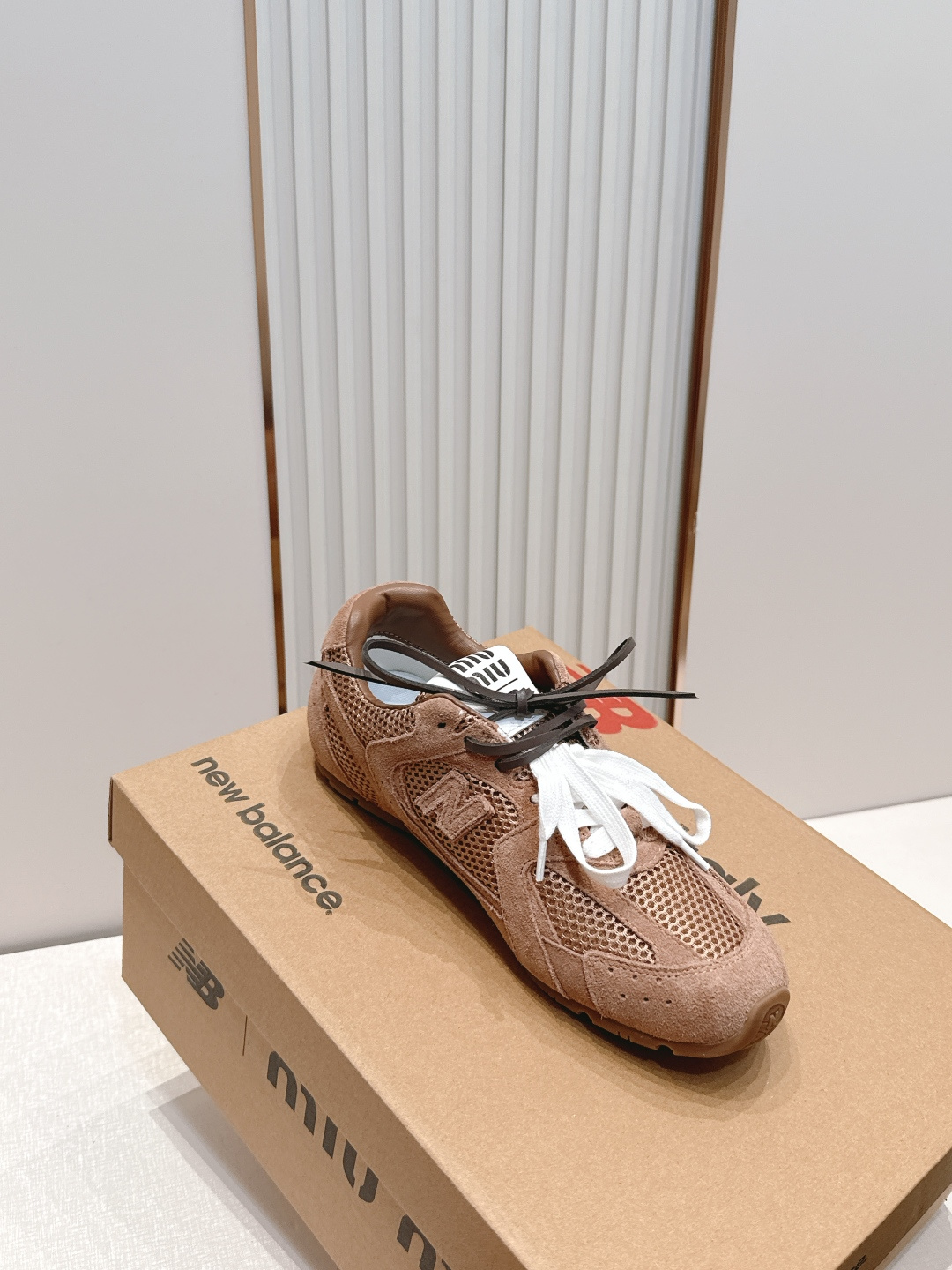 2026新色系  缪缪miumiu+new balance新百伦联名款  阿甘鞋 德训鞋 复古时尚  简