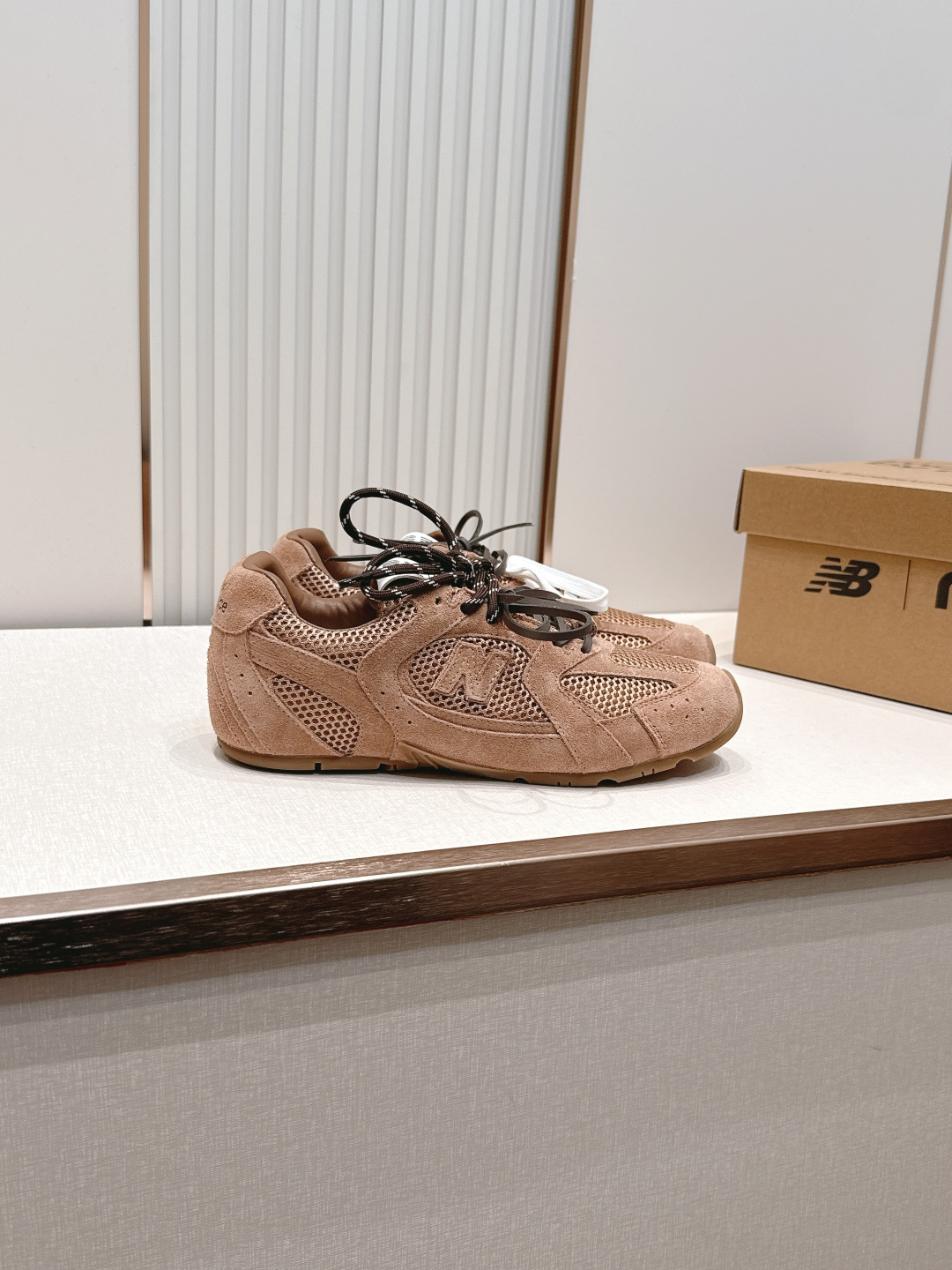 2026新色系  缪缪miumiu+new balance新百伦联名款  阿甘鞋 德训鞋 复古时尚  简