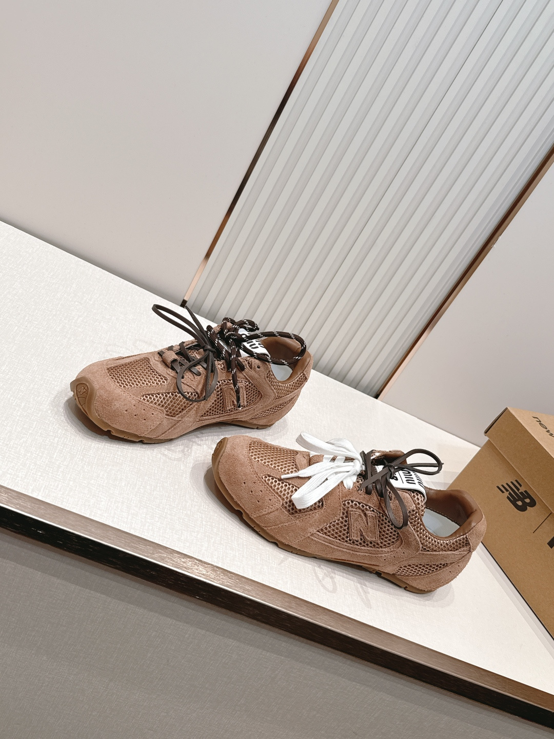2026新色系  缪缪miumiu+new balance新百伦联名款  阿甘鞋 德训鞋 复古时尚  简