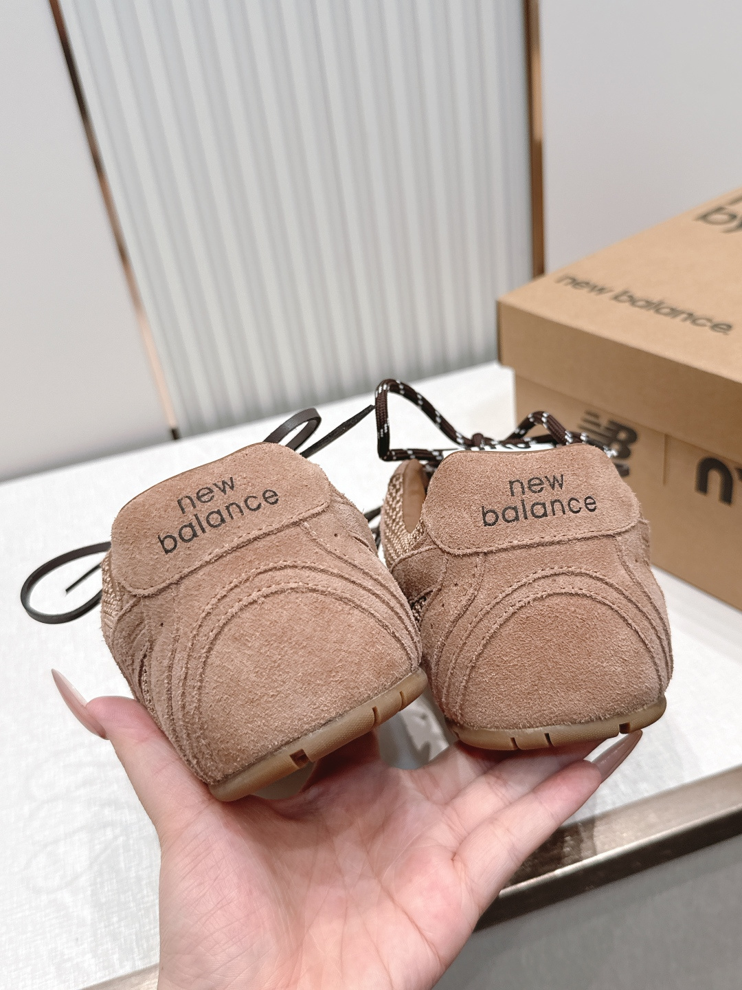 2026新色系  缪缪miumiu+new balance新百伦联名款  阿甘鞋 德训鞋 复古时尚  简