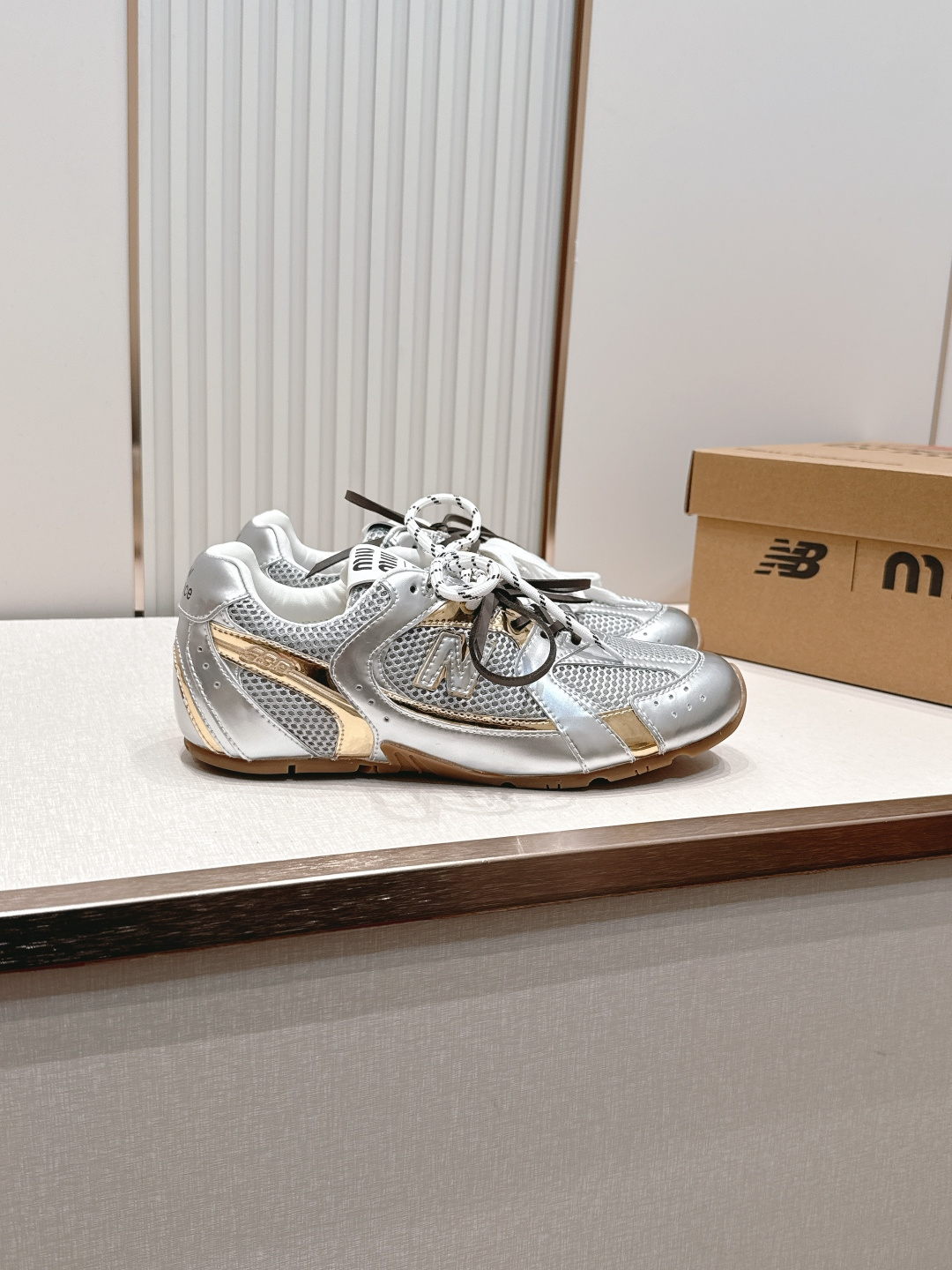 2026新色系  缪缪miumiu+new balance新百伦联名款  阿甘鞋 德训鞋 复古时尚  简