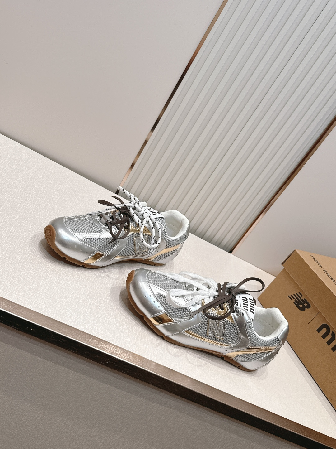 2026新色系  缪缪miumiu+new balance新百伦联名款  阿甘鞋 德训鞋 复古时尚  简