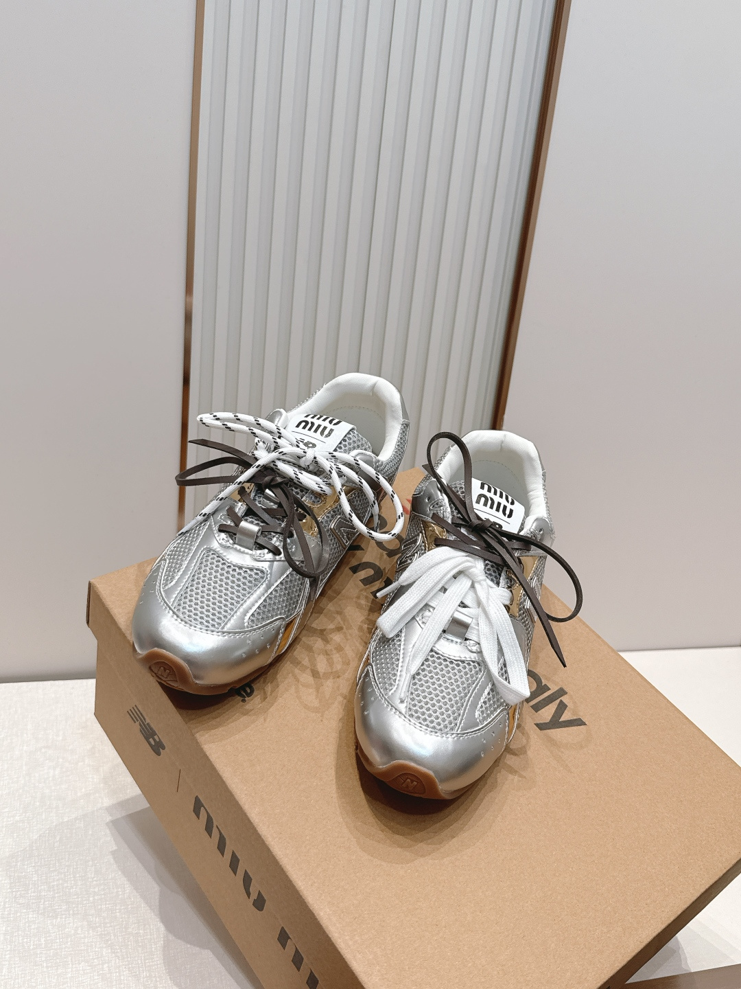 2026新色系  缪缪miumiu+new balance新百伦联名款  阿甘鞋 德训鞋 复古时尚  简