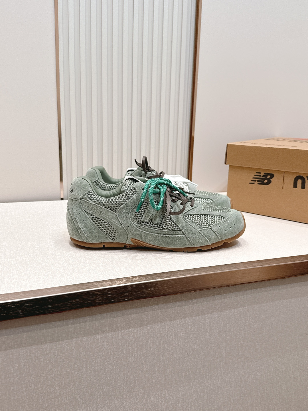 2026新色系  缪缪miumiu+new balance新百伦联名款  阿甘鞋 德训鞋 复古时尚  简
