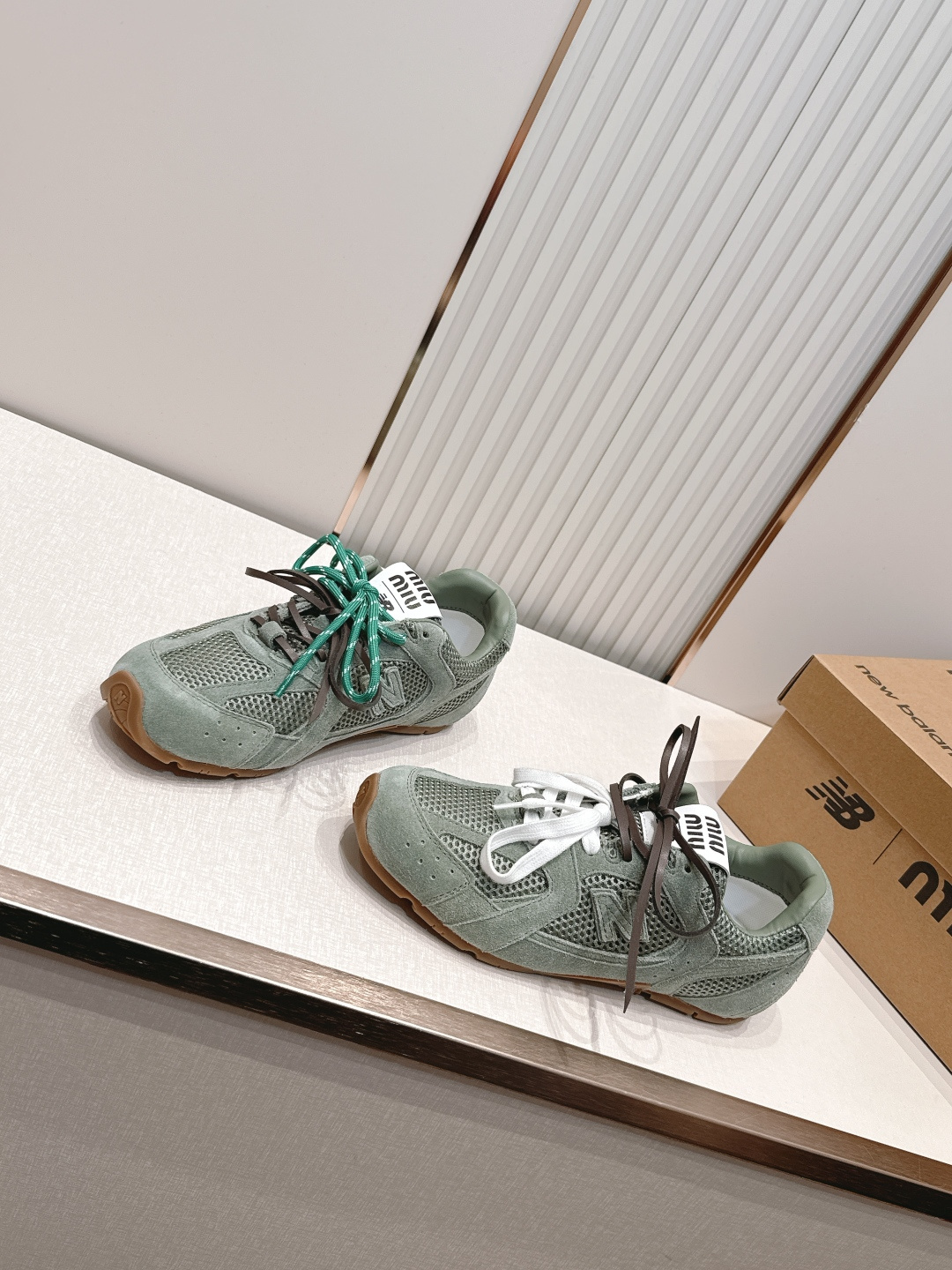 2026新色系  缪缪miumiu+new balance新百伦联名款  阿甘鞋 德训鞋 复古时尚  简