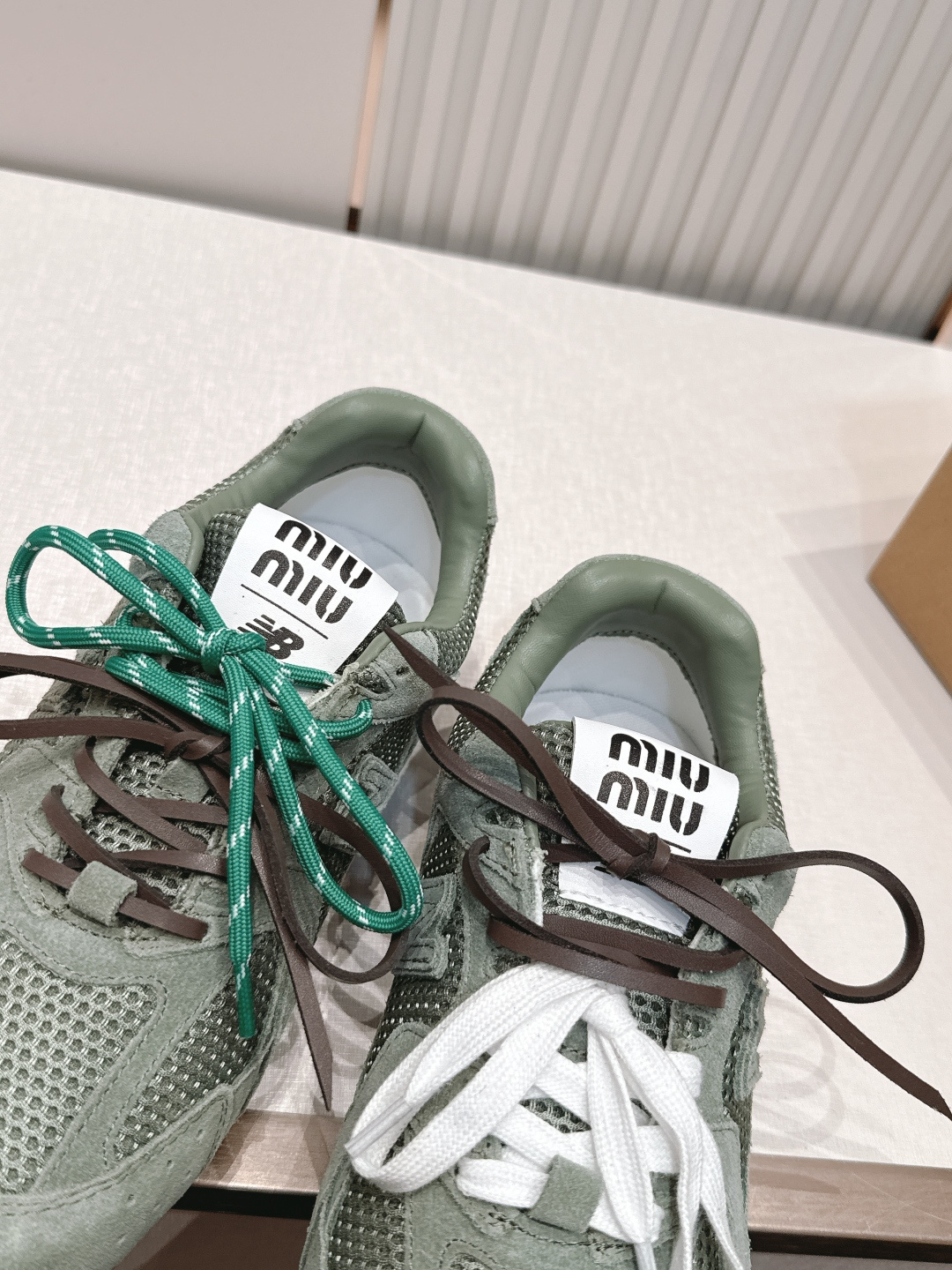 2026新色系  缪缪miumiu+new balance新百伦联名款  阿甘鞋 德训鞋 复古时尚  简