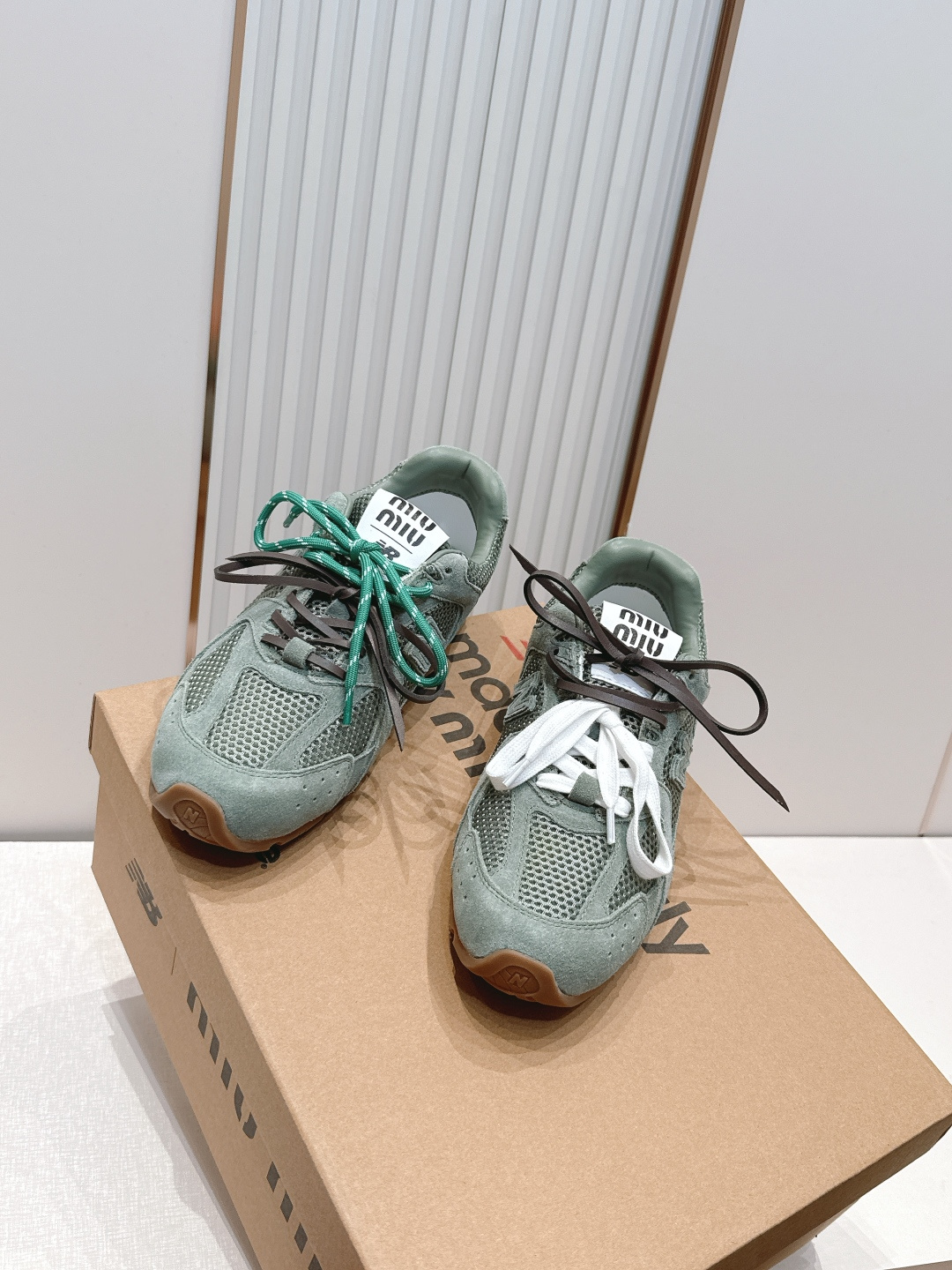 2026新色系  缪缪miumiu+new balance新百伦联名款  阿甘鞋 德训鞋 复古时尚  简