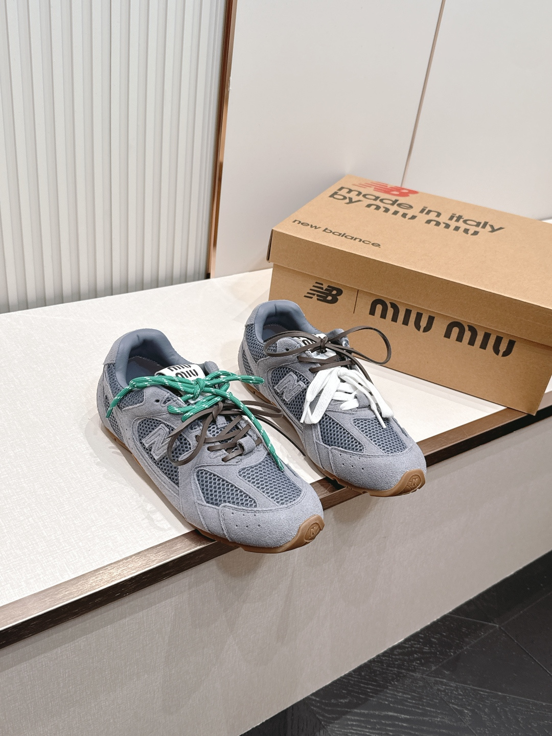 NO:868012,2026 new color series Miumiu+new balance New Balance joint model Forrest Gump shoes Dexun shoes retro fashion simple and advanced casual matching very light and comfortable on the feet, original cowhide upper, sheep lining, sheep lining, original outsole 35-40, casual shoes/sports shoes, miumiu, new balance, sneakers,cowhide,sheep198609092026新色系 缪缪miumiu+new balance新百伦联名款 阿甘鞋 德训鞋 复古时尚 简约高级 随意搭配 上脚非常轻便舒适,鞋面原版牛皮 羊猄 内里羊里 ,原版大底 35-40,休闲鞋/运动鞋,miumiu,new balance,sneakers,cowhide,sheep,Women's Shoes