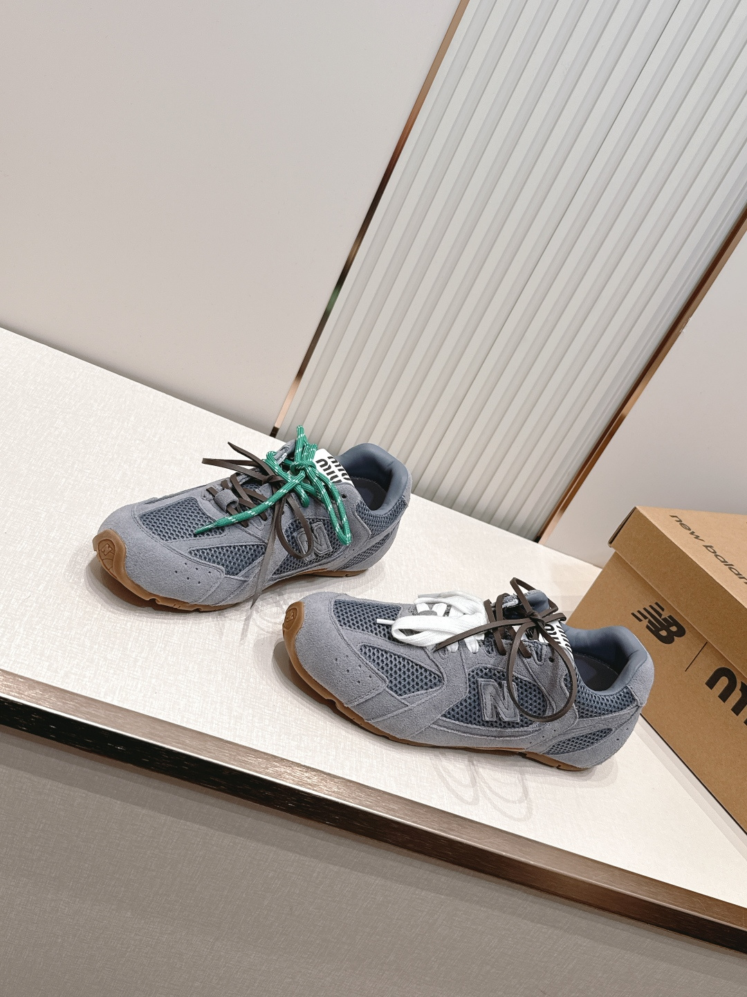 2026新色系  缪缪miumiu+new balance新百伦联名款  阿甘鞋 德训鞋 复古时尚  简