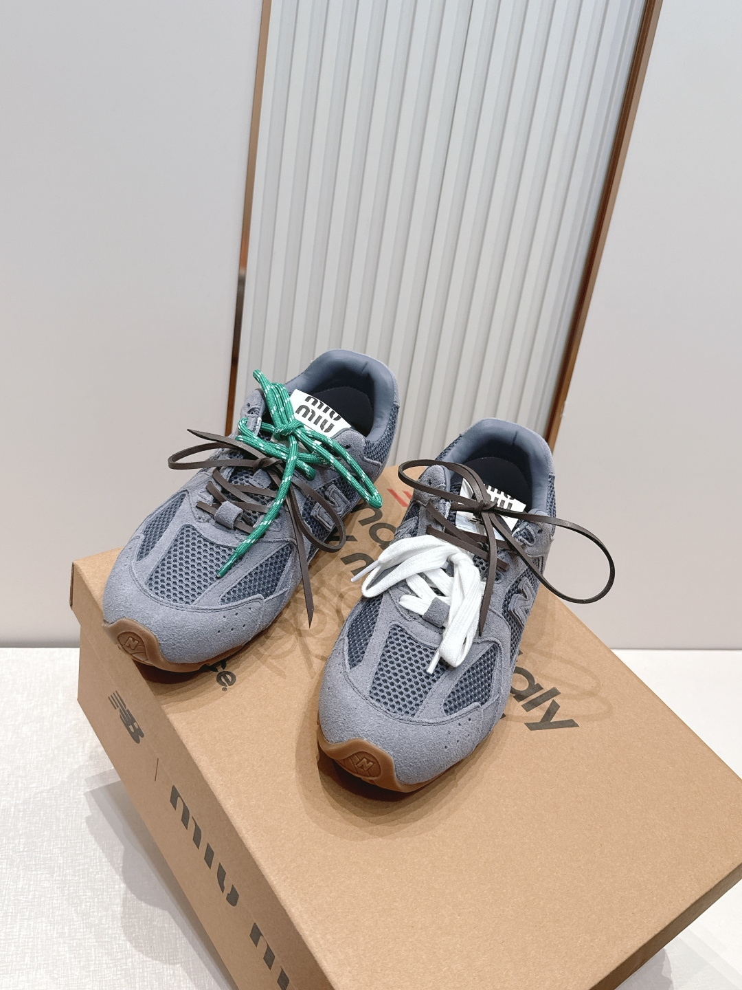 2026新色系  缪缪miumiu+new balance新百伦联名款  阿甘鞋 德训鞋 复古时尚  简