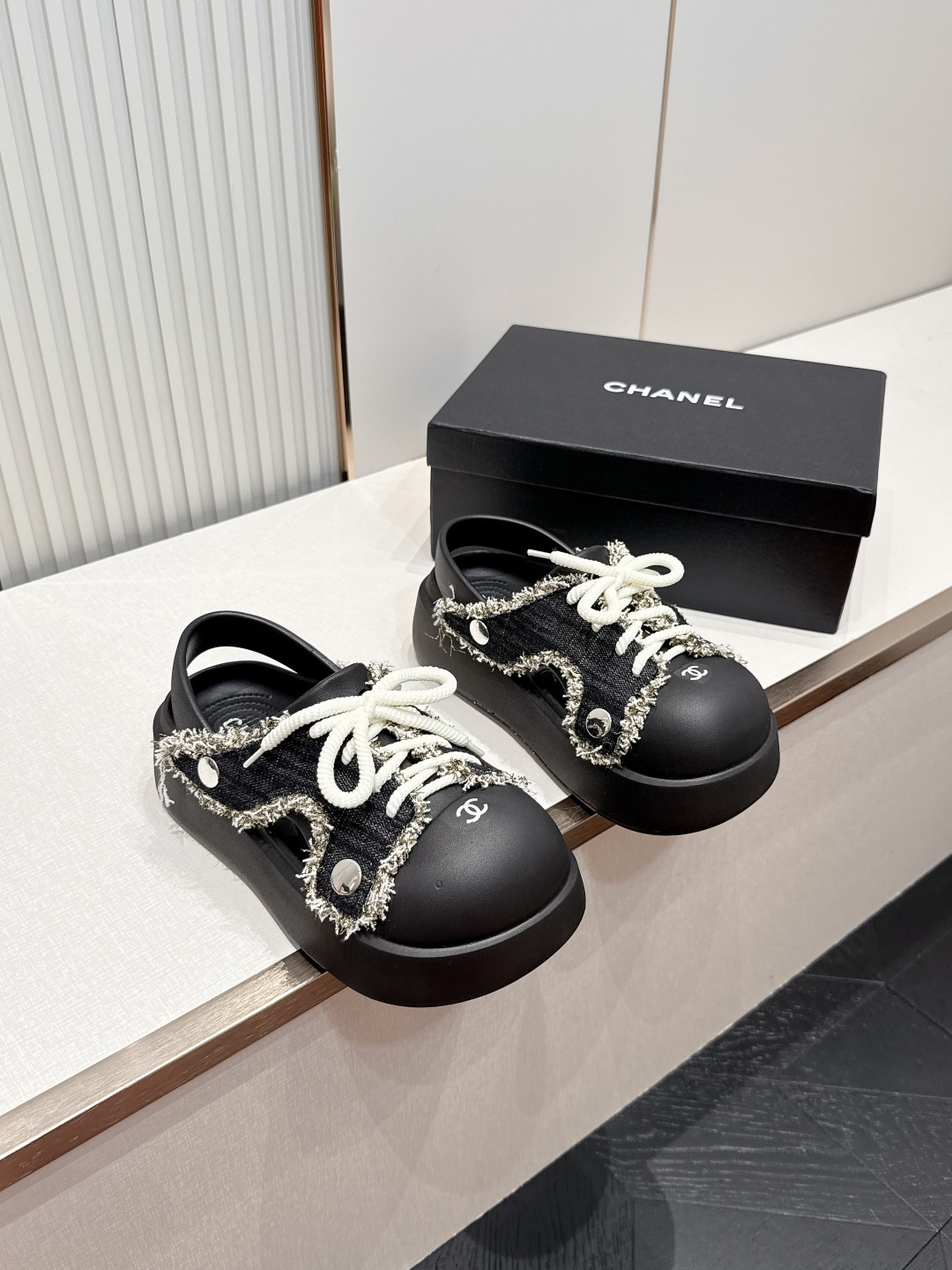 NO:873861,Chanel Chanel's new thick-soled bread shoes, sandals and slippers, round, ugly and cute, so cute, rocking shoes are sweeping across the new year this year ~ really super hot' absolute highlight, pvc size 35-40 (customized to 40), sandals, chanel, chanel, sandals, slippers19860909Chanel 香奈乎 新款 厚底面包鞋 凉鞋拖鞋 圆嘟嘟 丑荫丑萌的 好可爱 摇摇鞋 今年从新席卷而来～真的超级火爆”绝对亮点 pvc 码数35-40（40定做）,凉鞋,chanel,chanel,sandals,slippers,Women's Shoes