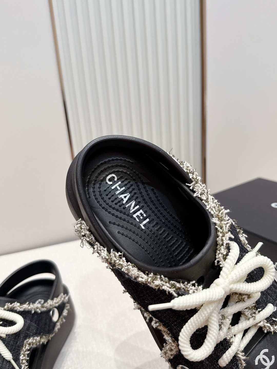 Chanel 香奈乎 新款 厚底面包鞋 凉鞋拖鞋圆嘟嘟 丑荫丑萌的 好可爱 摇摇鞋 今年从新席卷而来～真