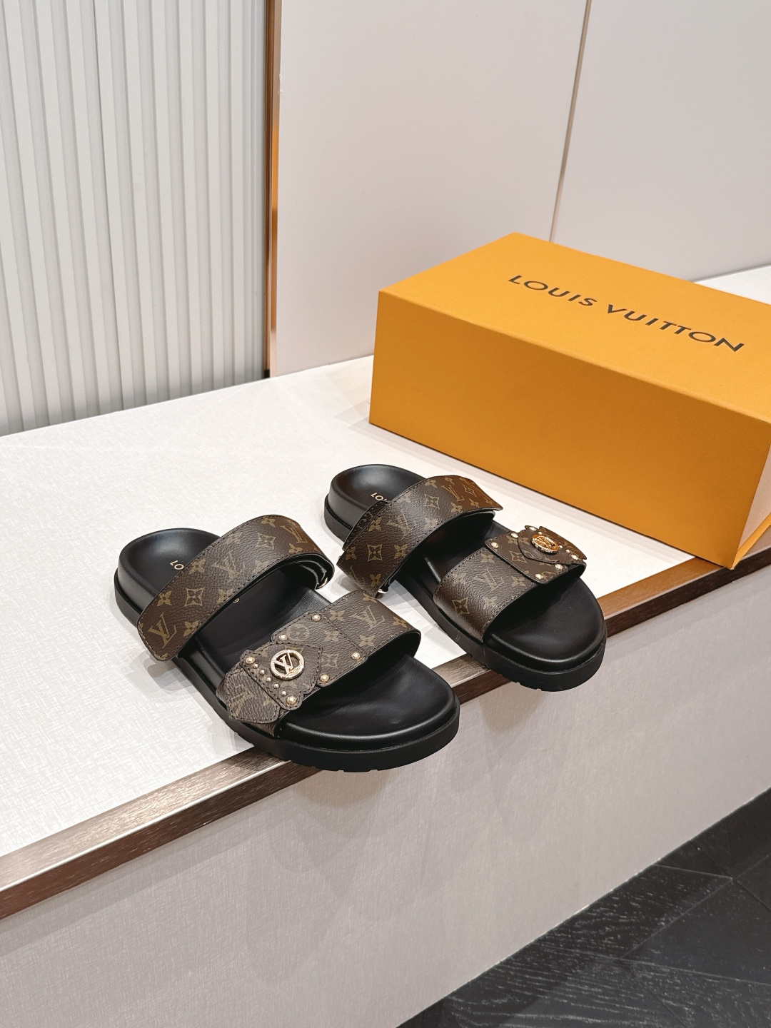 顶级版本 男士+10Louis vuitt..驴牌ss26 new arrival～好看的拖鞋LV X 