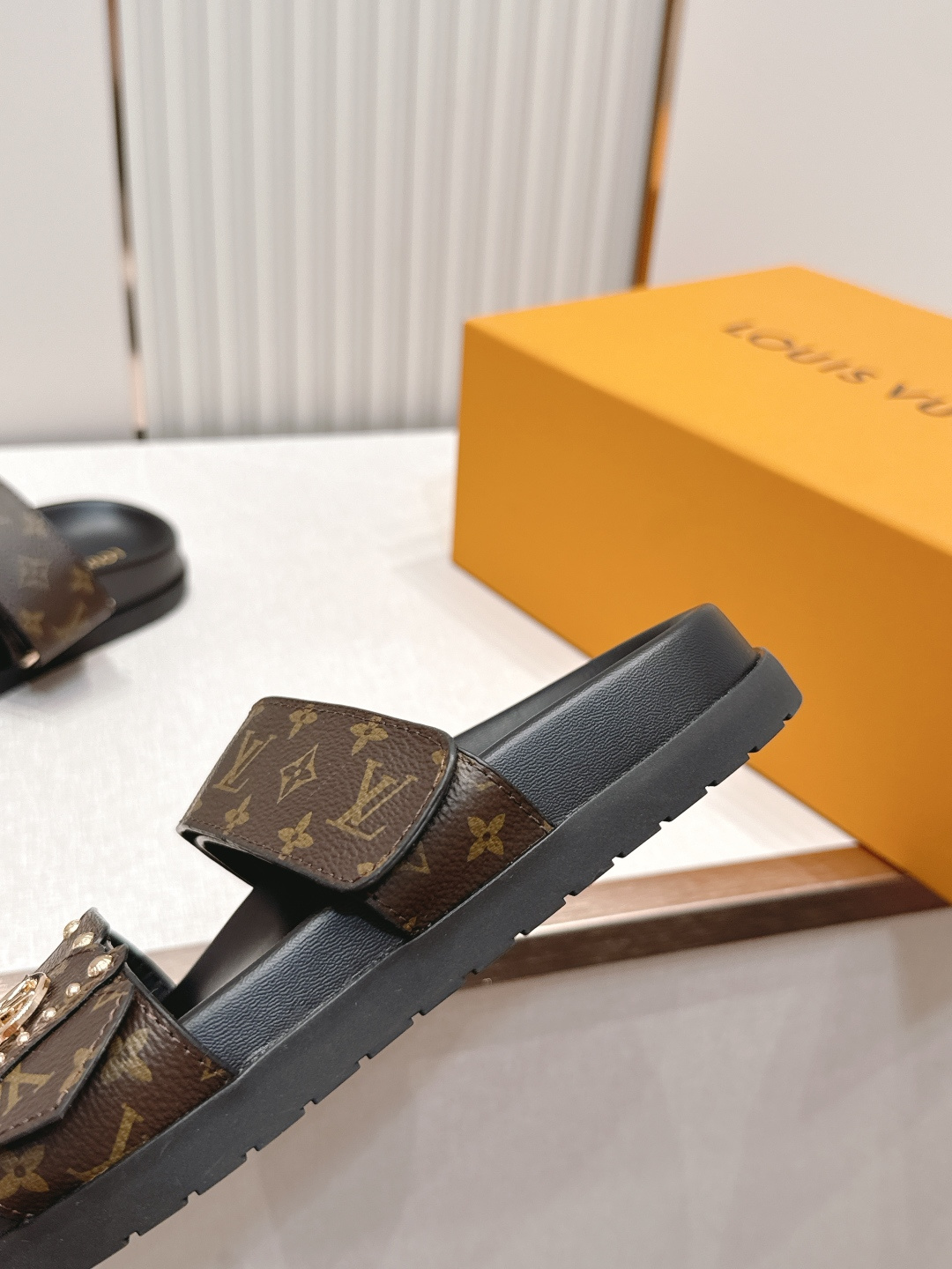 顶级版本 男士+10Louis vuitt..驴牌ss26 new arrival～好看的拖鞋LV X 