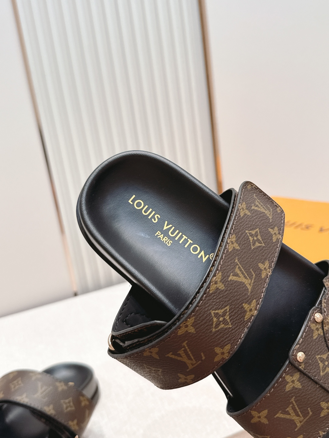 顶级版本 男士+10Louis vuitt..驴牌ss26 new arrival～好看的拖鞋LV X 