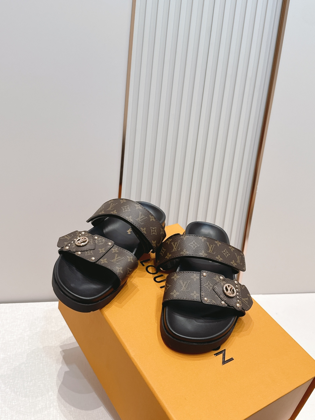 顶级版本 男士+10Louis vuitt..驴牌ss26 new arrival～好看的拖鞋LV X 