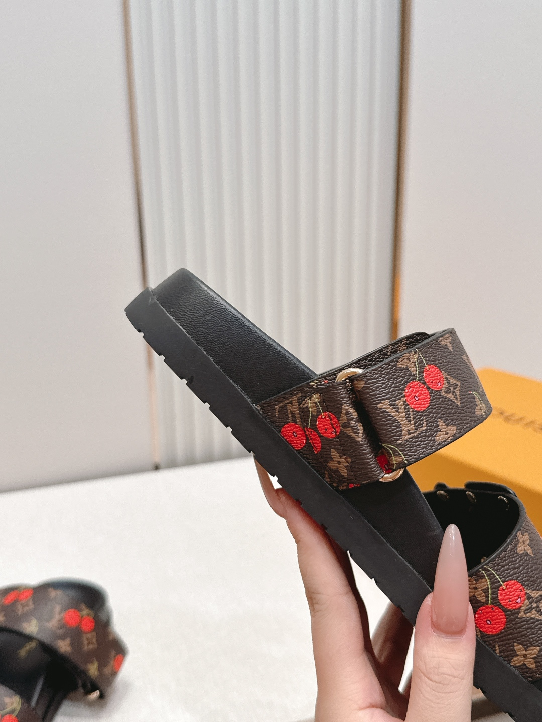 顶级版本 男士+10Louis vuitt..驴牌ss26 new arrival～好看的拖鞋LV X 