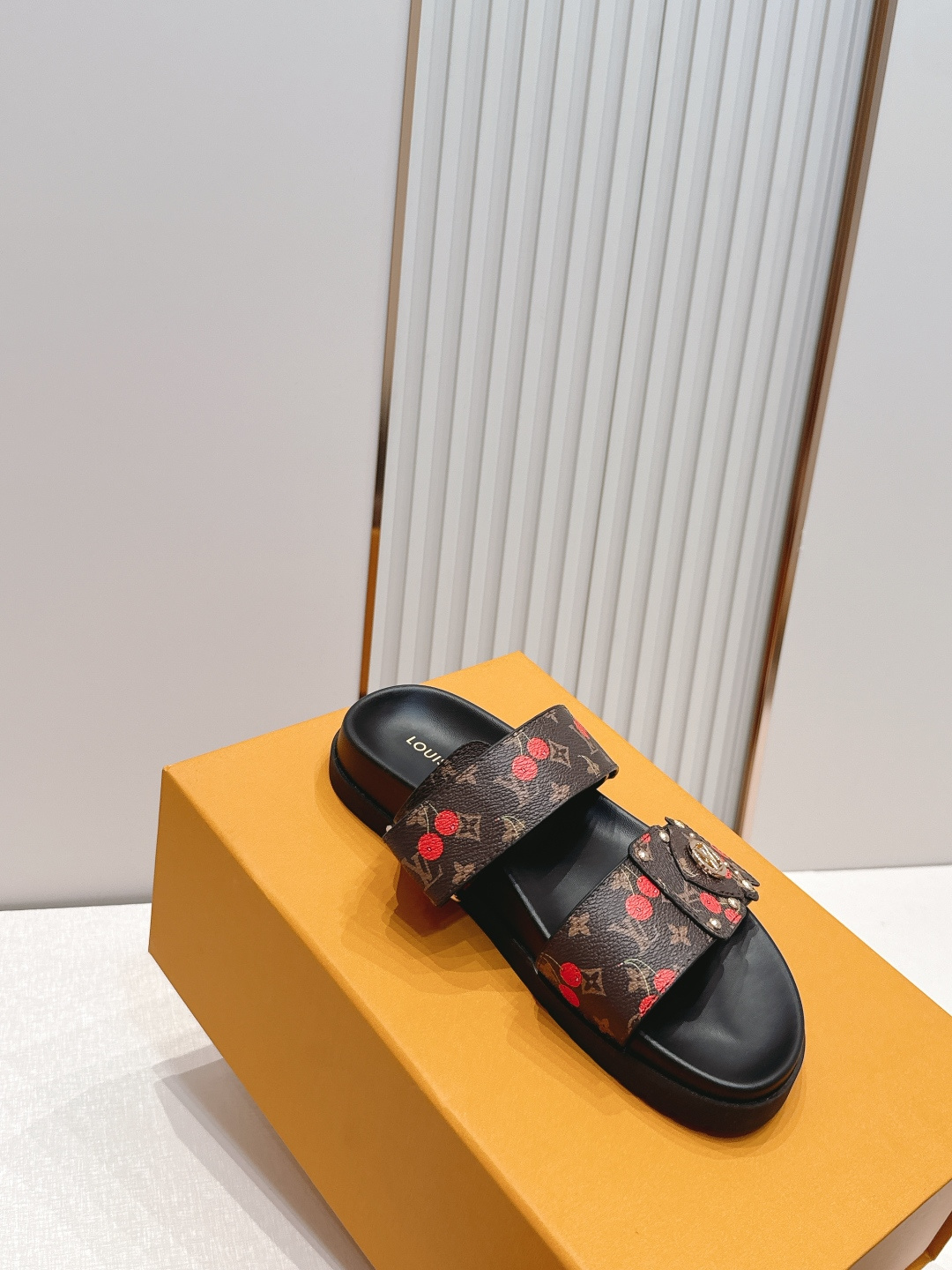 顶级版本 男士+10Louis vuitt..驴牌ss26 new arrival～好看的拖鞋LV X 